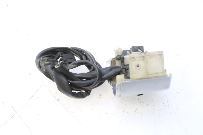 photo de INTERRUPTOR DERECHO PIAGGIO VESPA PRIMAVERA 2T 50 (2013 - 2018) - Detalles de los puntos de fijación