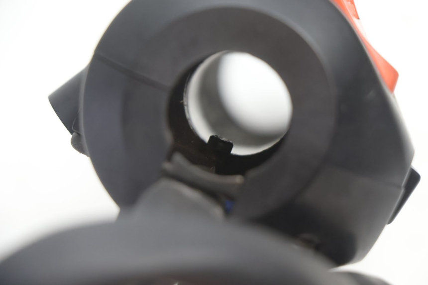 photo de CONMUTADOR DERECHA HONDA VFR FI RC46 800 (1998 - 2001) - Detalles de los puntos de fijación