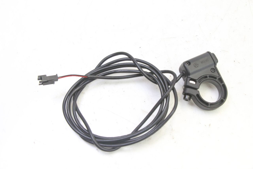 photo de COMANDO DERECHO DUALTRON VICTOR LIMITED 1 - Primer plano técnico