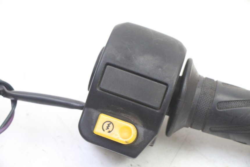 photo de INTERRUPTOR DERECHO PEUGEOT VIVACITY NEW 2T 50 (2008 - 2017) - Zoom estado de uso