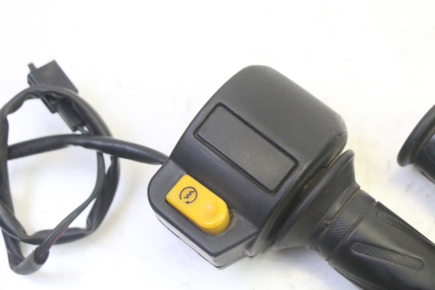 photo de INTERRUPTOR DERECHO PEUGEOT VIVACITY NEW 2T 50 (2008 - 2017) - Detalle de la pieza