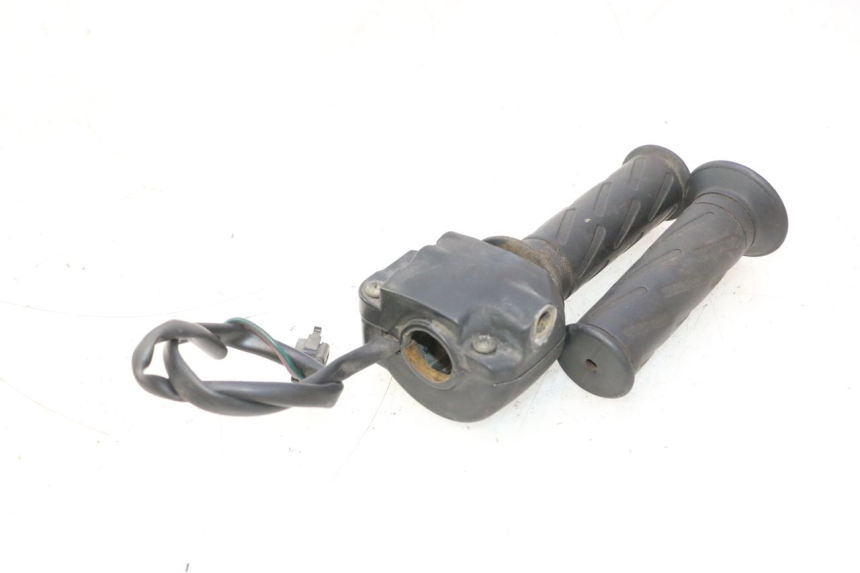 photo de INTERRUPTOR DERECHO PEUGEOT VIVACITY NEW 2T 50 (2008 - 2017) - Zoom estado de uso