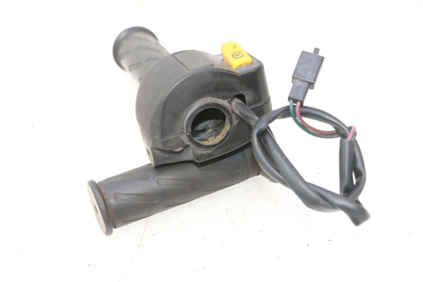 photo de INTERRUPTOR DERECHO PEUGEOT VIVACITY NEW 2T 50 (2008 - 2017) - Primer plano técnico