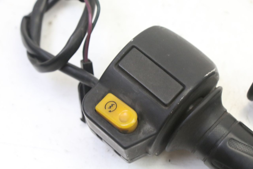 photo de INTERRUPTOR DERECHO PEUGEOT VIVACITY NEW 4T 50 (2008 - 2017) - Detalle de la pieza