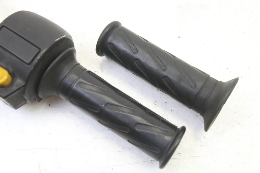 photo de INTERRUPTOR DERECHO PEUGEOT VIVACITY NEW 4T 50 (2008 - 2017) - Zoom estado de uso