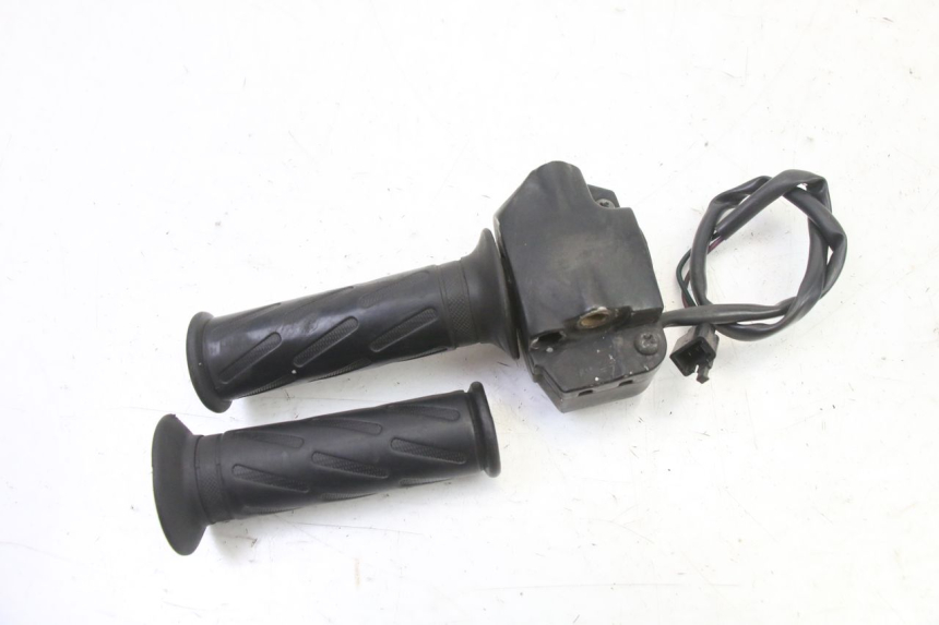 photo de INTERRUPTOR DERECHO PEUGEOT VIVACITY NEW 4T 50 (2008 - 2017) - Primer plano técnico