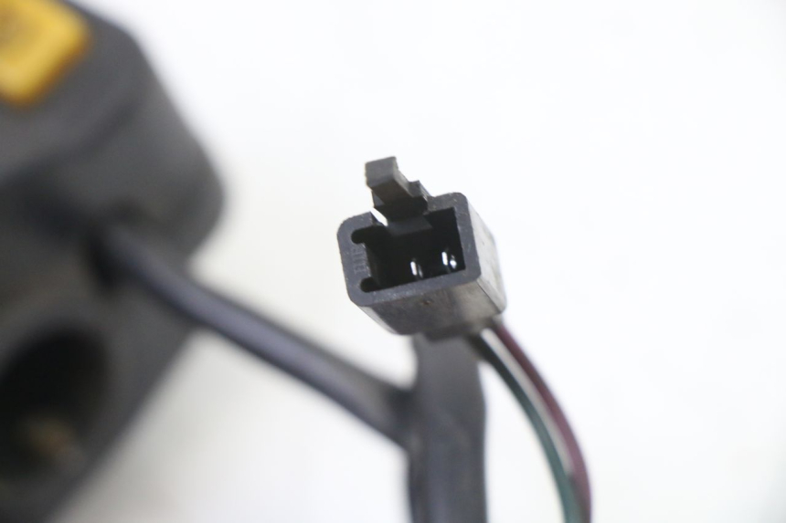 photo de INTERRUPTOR DERECHO PEUGEOT VIVACITY NEW 4T 50 (2008 - 2017) - Detalles de los puntos de fijación