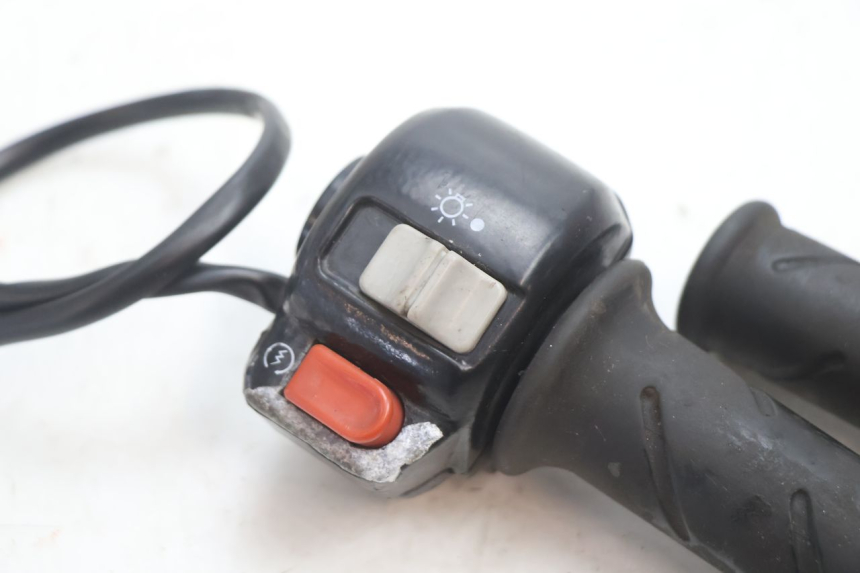 photo de CONMUTADOR DERECHA PEUGEOT VIVACITY 50 (1998 - 2003) - Detalle de la pieza