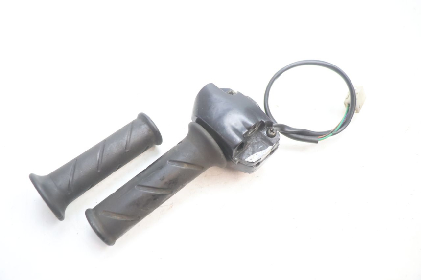 photo de CONMUTADOR DERECHA PEUGEOT VIVACITY 50 (1998 - 2003) - Primer plano técnico