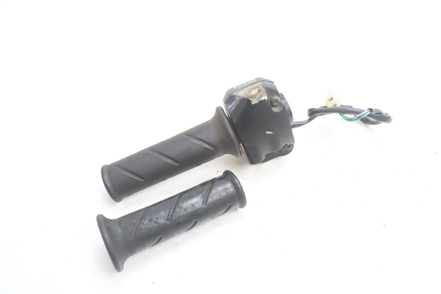 photo de INTERRUPTOR DERECHO PEUGEOT VIVACITY 50 (2004 - 2009) - Primer plano técnico