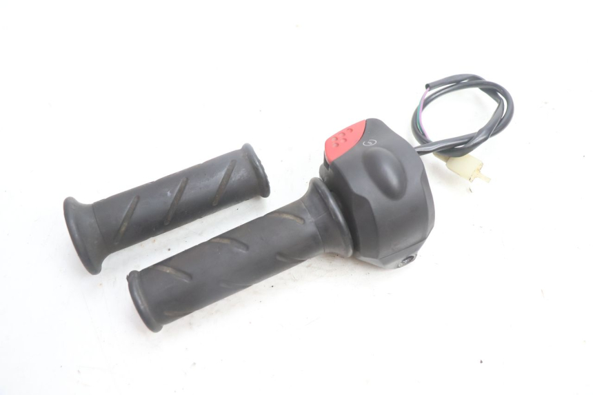 photo de INTERRUPTOR DERECHO PEUGEOT VIVACITY 50 (2004 - 2009) - Zoom estado de uso
