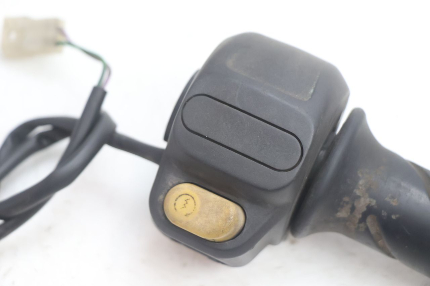 photo de CONMUTADOR DERECHA PEUGEOT VIVACITY 50 (1998 - 2003) - Detalle de la pieza