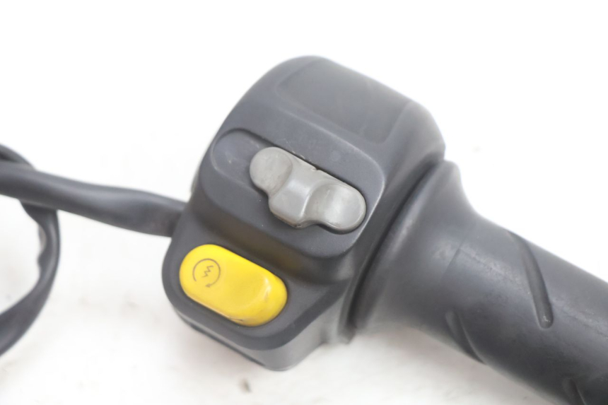 photo de CONMUTADOR DERECHA PEUGEOT VIVACITY 100 (1999 - 2008) - Detalle de la pieza