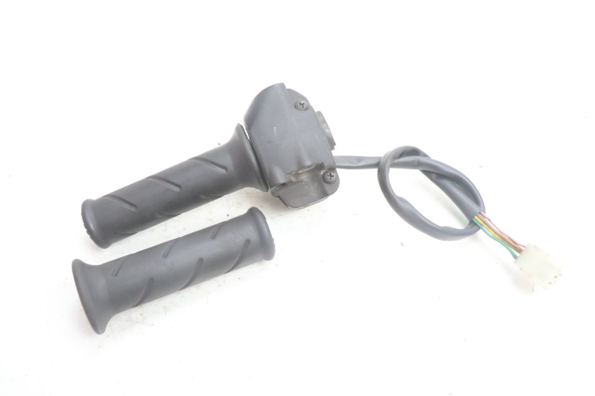 photo de CONMUTADOR DERECHA PEUGEOT VIVACITY 100 (1999 - 2008) - Primer plano técnico