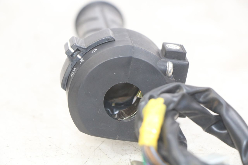 photo de INTERRUPTOR DERECHO DAELIM VJ ROADWIN FI 125 (2008 - 2017) - Detalle de la pieza