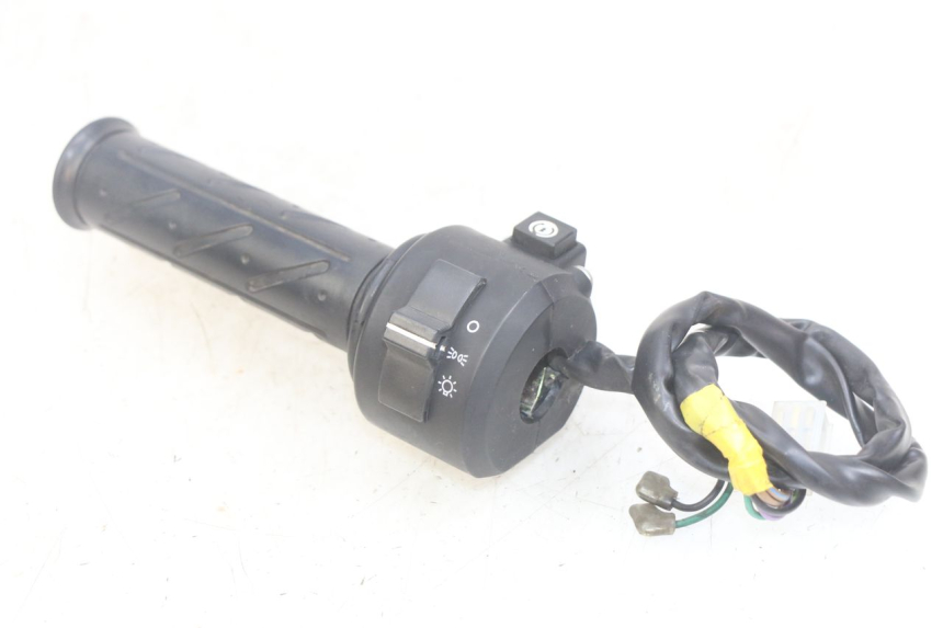 photo de INTERRUPTOR DERECHO DAELIM VJ ROADWIN FI 125 (2008 - 2017) - Primer plano técnico