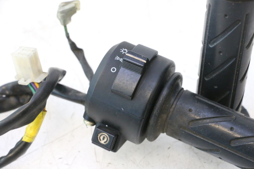 photo de CONMUTADOR DERECHA DAELIM VJ ROADWIN 125 (2004 - 2007) - Detalle de la pieza