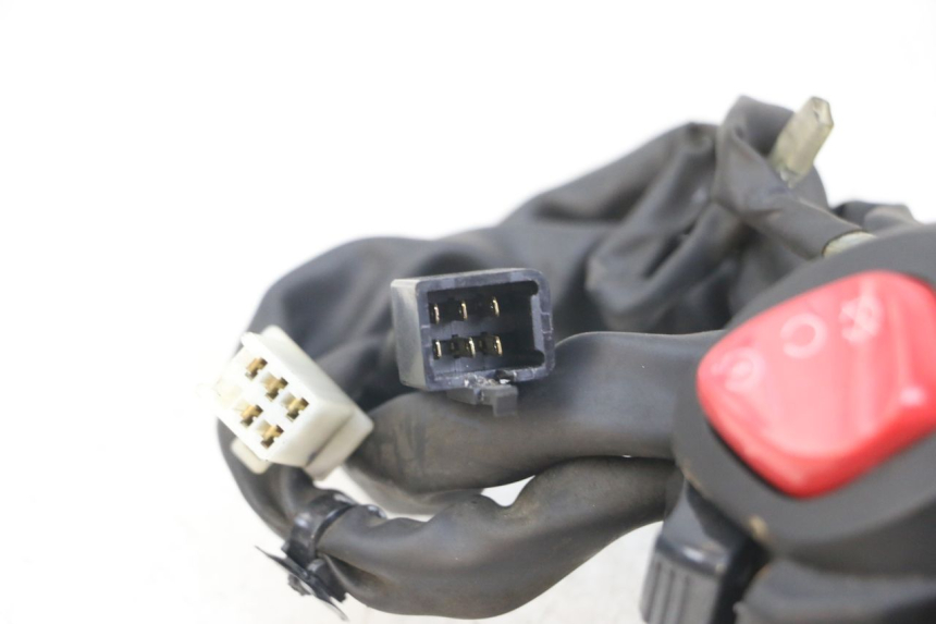 photo de INTERRUPTOR DERECHO YAMAHA XMAX X-MAX ABS 125 (2017 - 2020) - Vista general del producto