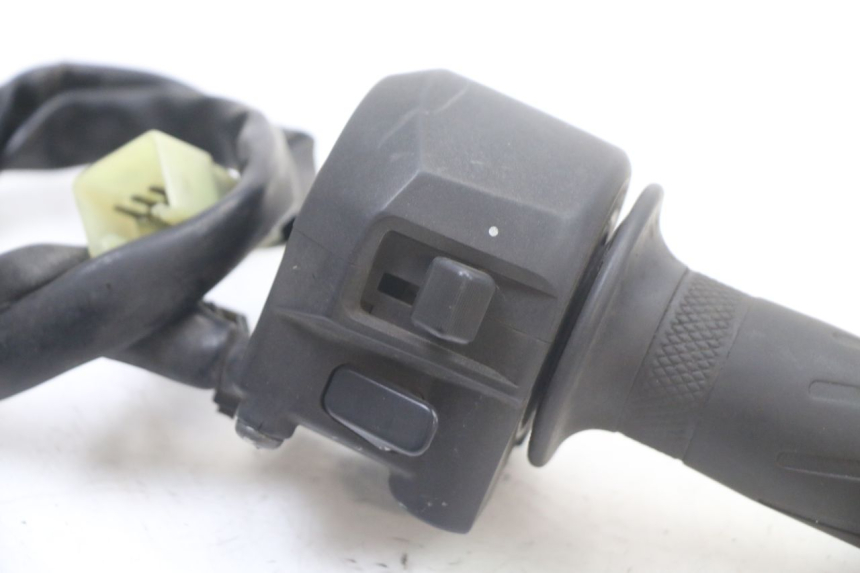 photo de CONMUTADOR DERECHA YAMAHA X-MAX XMAX ABS 250 (2010 - 2012) - Detalle de la pieza