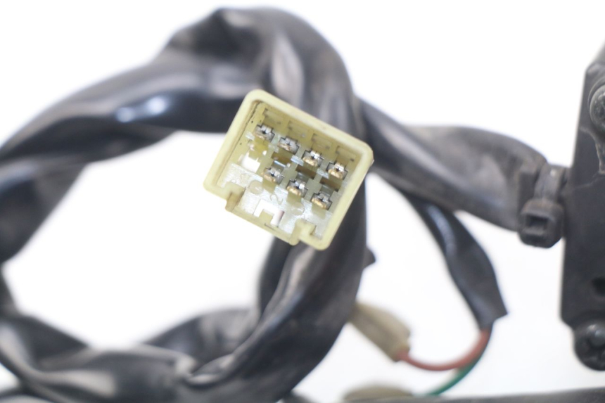 photo de INTERRUPTOR DERECHO YAMAHA X-MAX XMAX 125 (2010 - 2013) - Zoom estado de uso