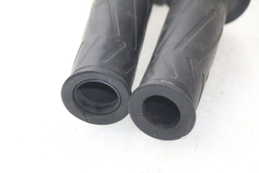 photo de INTERRUPTOR DERECHO YAMAHA X-MAX XMAX 125 (2010 - 2013) - Vista general del producto