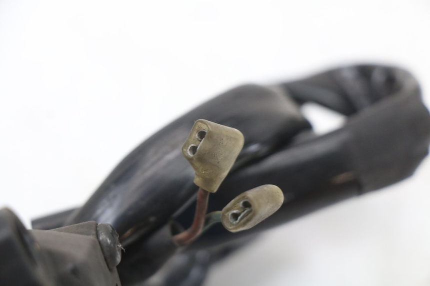 photo de INTERRUPTOR DERECHO YAMAHA X-MAX XMAX 125 (2010 - 2013) - Detalles de los puntos de fijación