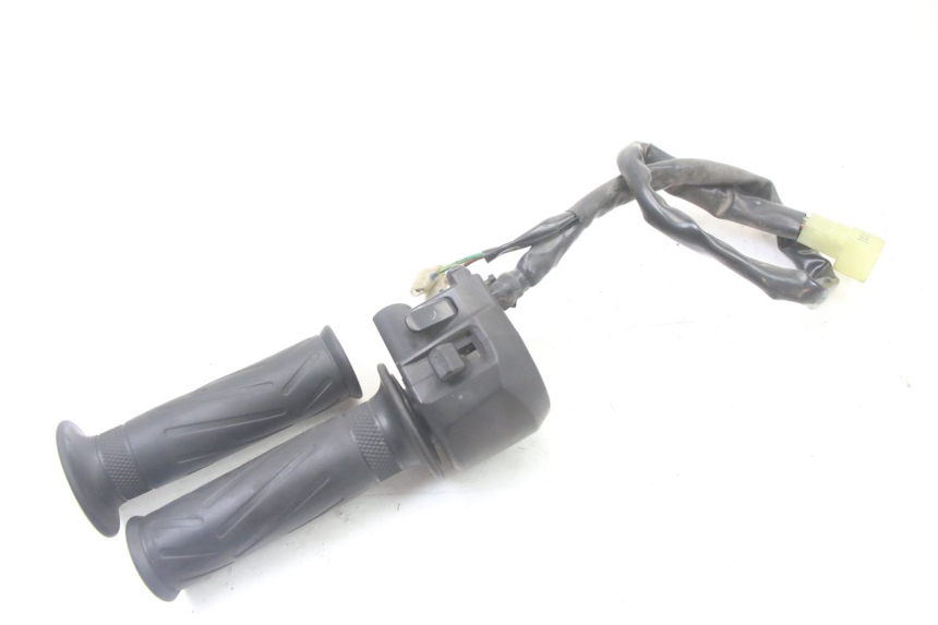 photo de INTERRUPTOR DERECHO YAMAHA X-MAX XMAX 125 (2010 - 2013) - Otra perspectiva