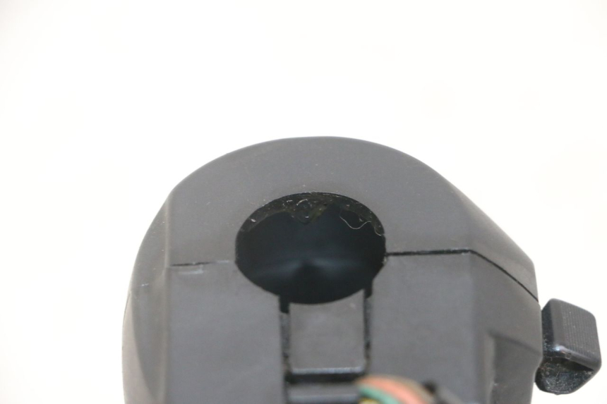 photo de INTERRUPTOR DERECHO YAMAHA X-MAX XMAX 125 (2010 - 2013) - Detalle de la pieza