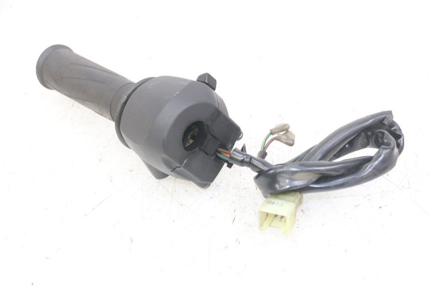 photo de INTERRUPTOR DERECHO YAMAHA X-MAX XMAX 125 (2010 - 2013) - Estado de la superficie y material