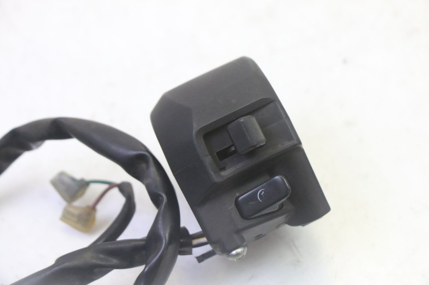 photo de INTERRUPTOR DERECHO YAMAHA X-MAX XMAX 125 (2010 - 2013) - Detalle de la pieza