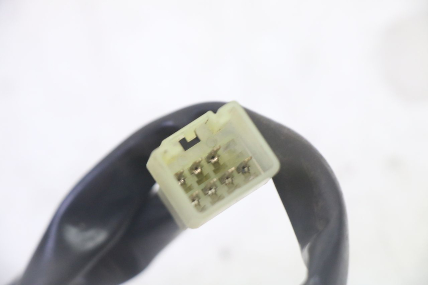 photo de INTERRUPTOR DERECHO YAMAHA X-MAX XMAX 125 (2010 - 2013) - Detalles de los puntos de fijación