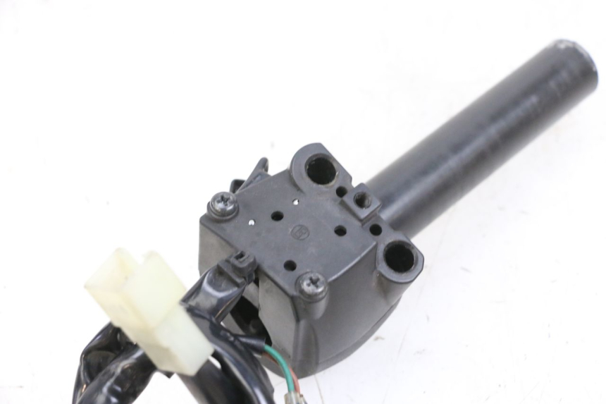 photo de INTERRUPTOR DERECHO YAMAHA X-MAX XMAX 125 (2010 - 2013) - Detalle de la pieza