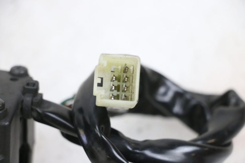 photo de INTERRUPTOR DERECHO YAMAHA X-MAX XMAX 125 (2010 - 2013) - Otra perspectiva