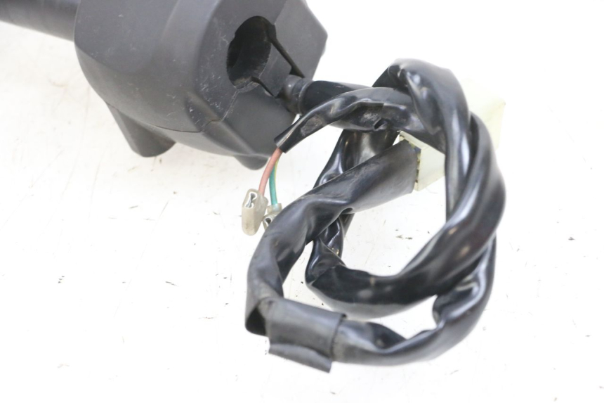 photo de INTERRUPTOR DERECHO YAMAHA X-MAX XMAX 125 (2010 - 2013) - Estado de la superficie y material