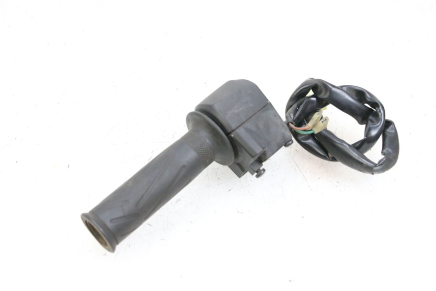 photo de INTERRUPTOR DERECHO YAMAHA X-MAX XMAX 125 (2010 - 2013) - Zoom estado de uso