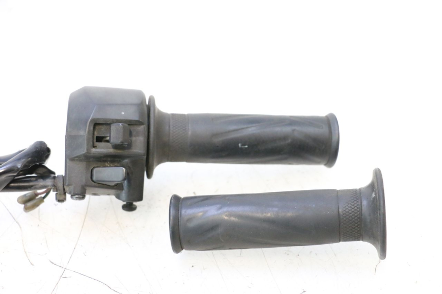 photo de INTERRUPTOR DERECHO YAMAHA X-MAX XMAX 125 (2010 - 2013) - Detalle de la pieza