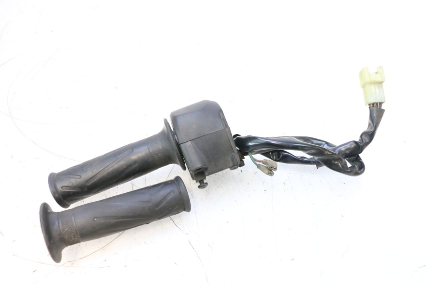 photo de INTERRUPTOR DERECHO YAMAHA X-MAX XMAX 125 (2010 - 2013) - Vista general del producto