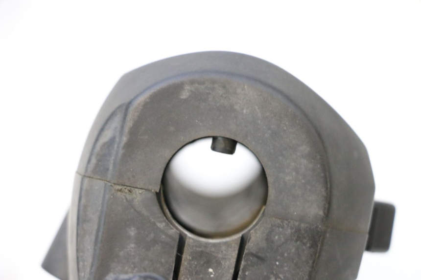 photo de INTERRUPTOR DERECHO YAMAHA X-MAX XMAX 125 (2010 - 2013) - Detalles de los puntos de fijación