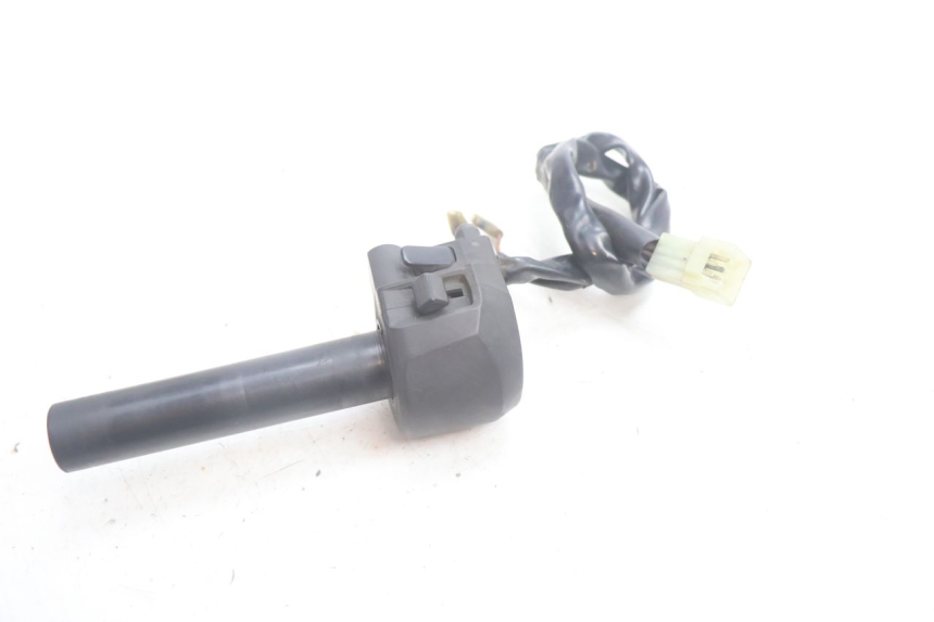 photo de INTERRUPTOR DERECHO YAMAHA X-MAX XMAX 125 (2010 - 2013) - Otra perspectiva