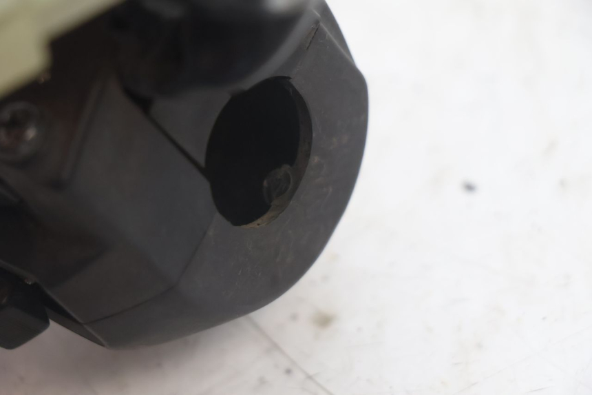 photo de INTERRUPTOR DERECHO YAMAHA X-MAX XMAX 125 (2010 - 2013) - Vista general del producto
