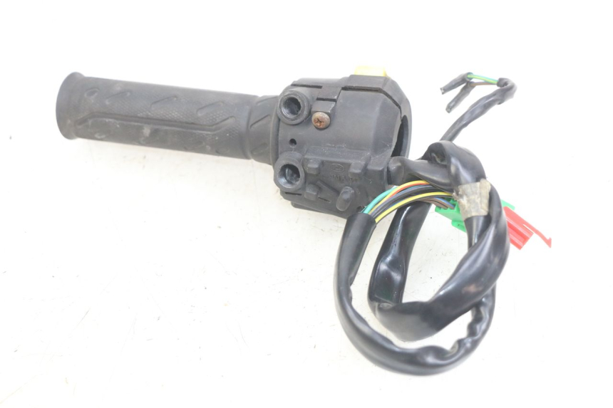 photo de INTERRUPTOR DERECHO KYMCO X-TOWN XTOWN 125 (2016 - 2021) - Otra perspectiva