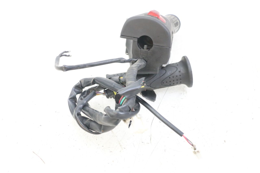 photo de INTERRUPTOR DERECHO PIAGGIO X10 125 (2012 - 2017) - Detalle de la pieza