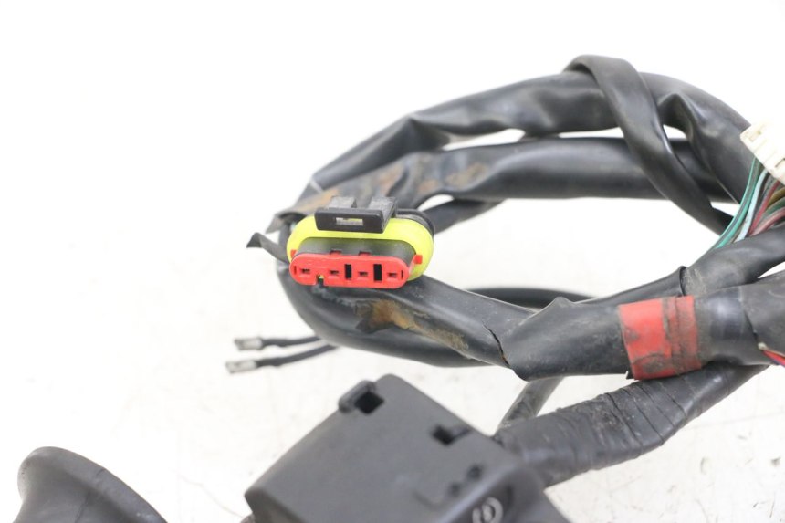 photo de INTERRUPTOR DERECHO PIAGGIO X10 125 (2012 - 2017) - Otra perspectiva