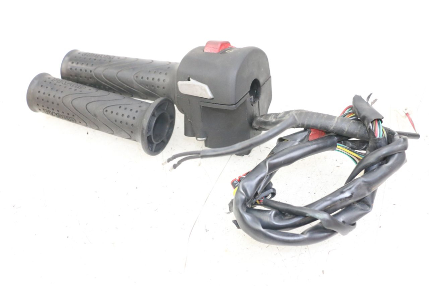 photo de INTERRUPTOR DERECHO PIAGGIO X10 125 (2012 - 2017) - Vista general del producto