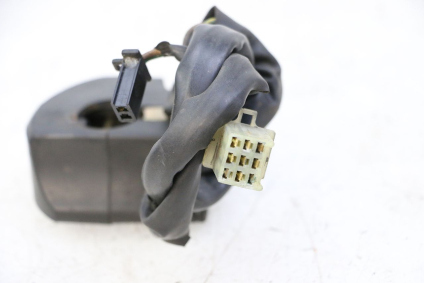 photo de CONMUTADOR DERECHA YAMAHA XJN DIVERSION 600 (2000 - 2003) - Primer plano técnico