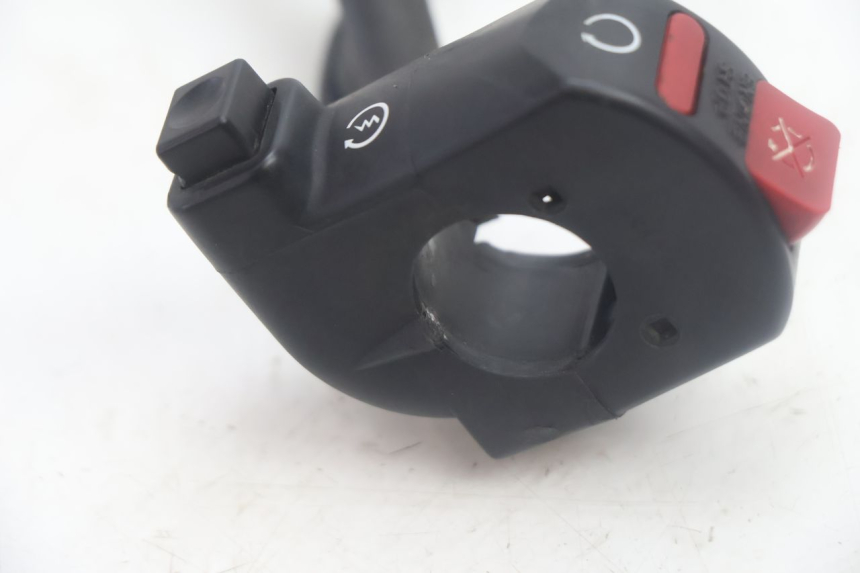 photo de CONMUTADOR DERECHA HONDA XLV VARADERO 125 (2007 - 2012) - Primer plano técnico