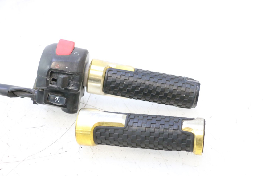 photo de CONMUTADOR DERECHA YAMAHA XP T-MAX ABS 500 (2005 - 2005) - Detalle de la pieza