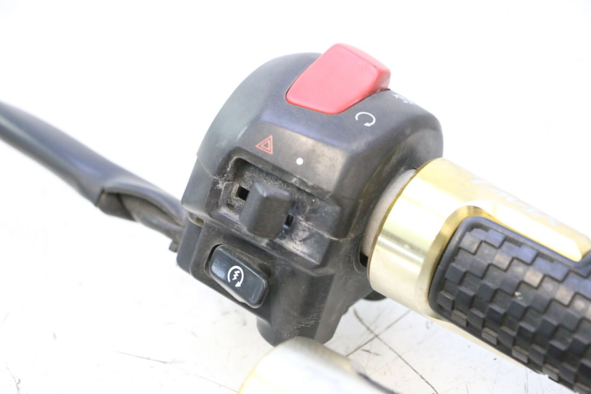 photo de CONMUTADOR DERECHA YAMAHA XP T-MAX ABS 500 (2005 - 2005) - Zoom estado de uso