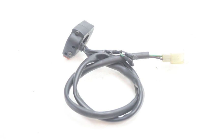 photo de CONMUTADOR DERECHA HONDA XRV AFRICA TWIN 750 (1990 - 1992) - Primer plano técnico