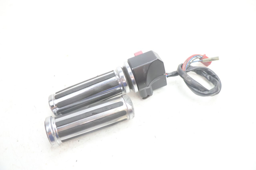 photo de CONMUTADOR DERECHA YAMAHA XV VIRAGO 535 (1988 - 2004) - Primer plano técnico